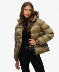Superdry Pikowana kurtka Hooded Luxe Sports – Wodoodporna. Zielone kurtki Superdry, bez wzorów, z materiału, bez kaptura. Za 614.25 zł.