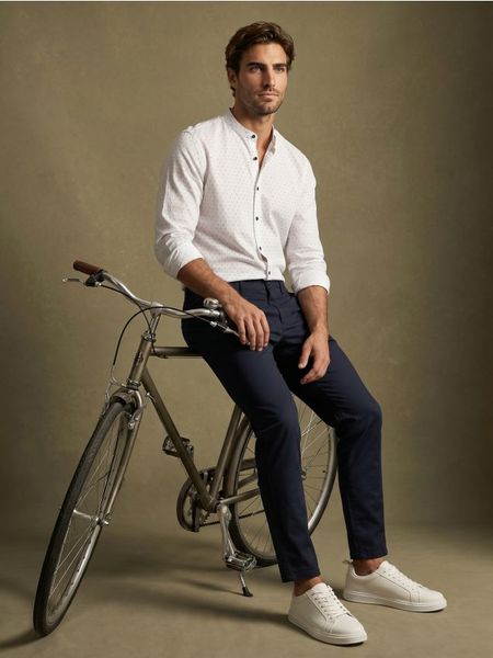 Wzorzysta koszula slim fit - biały. Białe koszule Sinsay, l, bez wzorów, bez kołnierzyka, bez ramiączek. Za 49.99 zł.