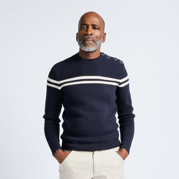 Sweter marynarski męski Tribord. Brązowe swetry nierozpinane TRIBORD, l, bez wzorów, z bawełny, bez kołnierzyka, bez ramiączek. W wyprzedaży za 99.99 zł.