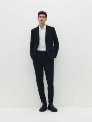 Garniturowe spodnie slim fit - czarny. Czarne garnitury Reserved, bez wzorów, z tkaniny. W wyprzedaży za 99.99 zł.