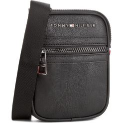 Saszetka TOMMY HILFIGER - Essential Compact Crossover AM0AM03225 002. Saszetki i nerki marki Tommy Hilfiger. W wyprzedaży za 179.00 zł.