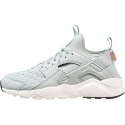 Nike Sportswear AIR HUARACHE RUN ULTRA Sneakersy niskie light pumice/sand/sail/black. Buty do biegania marki Nike Sportswear. W wyprzedaży za 439.20 zł.