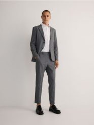Garniturowe spodnie loose fit - ciemnoszary. Szare garnitury Reserved, bez wzorów, z tkaniny. W wyprzedaży za 119.99 zł.