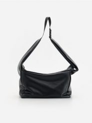 Torba na ramię - czarny. Czarne torby na ramię Reserved, bez wzorów, ze skóry, na ramię, małe, bez dodatków. Za 179.99 zł.