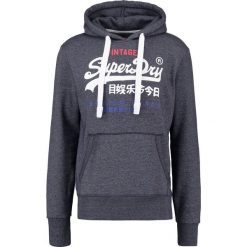 Superdry Bluza z kapturem ink true grit. Bluzy marki Superdry. W wyprzedaży za 305.10 zł.