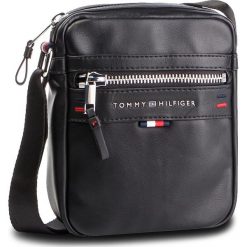 Saszetka TOMMY HILFIGER - Elevated Mini Reporter Novelty AM0AM04658 002. Saszetki i nerki marki Tommy Hilfiger. Za 359.00 zł.