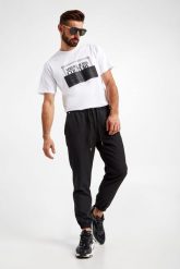 T-shirt VERSACE JEANS COUTURE. T-shirty Versace Jeans Couture, m, bez wzorów, z jeansu, bez kołnierzyka, bez ramiączek. W wyprzedaży za 418.17 zł.