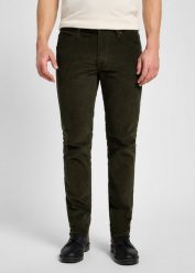 LEE MĘSKIE SPODNIE MATERIAŁOWE SZTRUKSOWE SZTRUKS DAREN ZIP FLY OLIVE NIGHT 112355816 L707016192. Zielone spodnie materiałowe Lee, l, bez wzorów, z materiału. Za 229.99 zł.