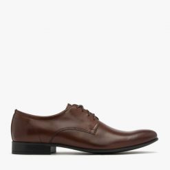 Ciemnobrązowe półbuty z ozdobnymi przeszyciami CASTO. Brązowe eleganckie półbuty Ryłko, bez wzorów, ze skóry, bez obcasa, bez zapięcia. Za 399.99 zł.