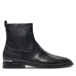 Kozaki KARL LAGERFELD. Czarne kozaki KARL LAGERFELD, bez wzorów, bez obcasa, bez zapięcia. Za 1,449.00 zł.