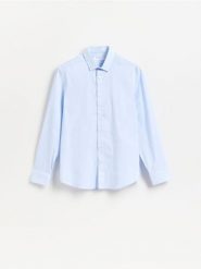 Gładka koszula slim fit - jasnoniebieski. Niebieskie koszule Reserved, l, bez wzorów, z bawełny, bez kołnierzyka, bez ramiączek. Za 99.99 zł.