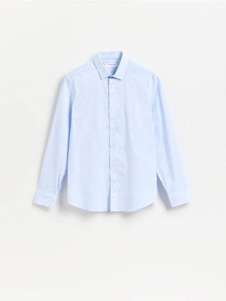 Gładka koszula slim fit - jasnoniebieski. Niebieskie koszule Reserved, l, bez wzorów, z bawełny, bez kołnierzyka, bez ramiączek. Za 99.99 zł.