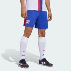 SPODENKI PODSTAWOWE OLYMPIQUE LYONNAIS 26/27. Niebieskie krótkie spodenki sportowe Adidas, l, bez wzorów, z materiału. Za 199.00 zł.