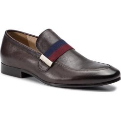 Półbuty KAZAR - Nevado 36924-01-02 Brown. Brązowe eleganckie półbuty Kazar, bez wzorów, ze skóry, bez obcasa, bez zapięcia. W wyprzedaży za 309.00 zł.