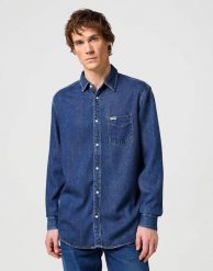 WRANGLER LS 1 PKT SHIRT MĘSKA KOSZULA JEANSOWA WRANGLER DARK STONE 112350576 W5M9015411. Koszule Wrangler, m, bez wzorów, z jeansu, bez kołnierzyka, bez ramiączek. Za 139.99 zł.