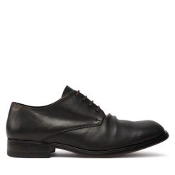 Półbuty Fly London. Brązowe eleganckie półbuty Fly London, bez wzorów, bez obcasa, bez zapięcia. Za 389.99 zł.