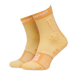 Skarpety wysokie unisex Compressport. Żółte skarpety Compressport, bez wzorów. Za 89.99 zł.