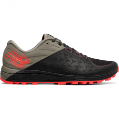 New Balance MTSUMFG2. Brązowe buty do biegania marki New Balance, z materiału, do biegania. W wyprzedaży za 239.99 zł.