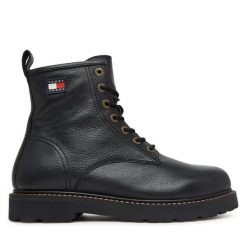 Trzewiki Tommy Jeans. Czarne botki sznurowane Tommy Jeans, bez wzorów, z jeansu, bez obcasa, bez zapięcia. Za 699.99 zł.