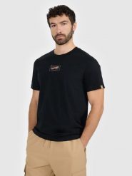 4F T-shirt regular z nadrukiem męski - czarny M. Czarne t-shirty 4F, m, bez wzorów, z bawełny, bez kołnierzyka, bez ramiączek. Za 79.99 zł.