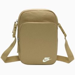 Saszetka na ramię Nike Nk Heritage Crossbody. Brązowe torby na ramię Nike, bez wzorów, na ramię, bez dodatków. Za 110.99 zł.