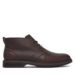 Trzewiki Clarks. Brązowe botki sznurowane Clarks, bez wzorów, bez obcasa, bez zapięcia. Za 519.99 zł.