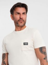 Męski casualowy t-shirt z naszywką na kieszeni – kremowy V8 OM-TSCT-0109 - XXL. Białe t-shirty Ombre Clothing, l, z aplikacjami, z bawełny, bez kołnierzyka, bez ramiączek. Za 77.99 zł.