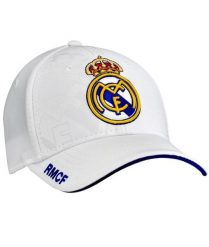 Czapka z daszkiem Real Madryt Junior - oficjalna licencjonowana. Białe czapki z daszkiem REAL MADRID, bez wzorów, z bawełny. Za 99.00 zł.