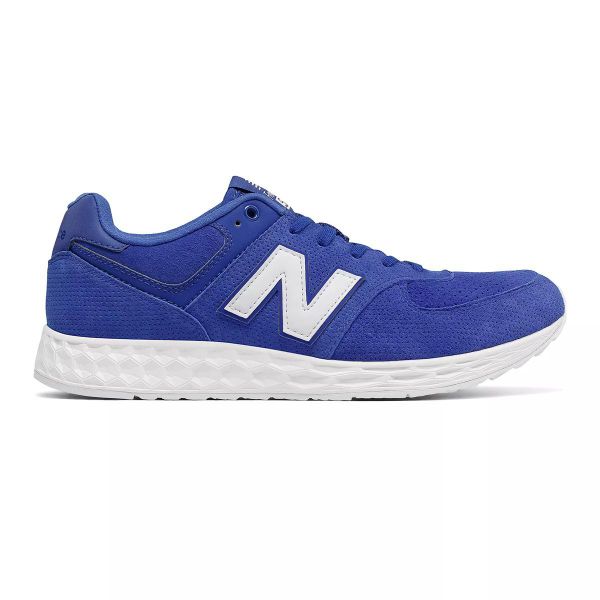 Buty do chodzenia męskie New Balance D 12. Białe buty do biegania New Balance, bez wzorów, z materiału, bez zapięcia, do biegania. W wyprzedaży za 488.20 zł.