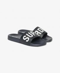 Superdry Core Pool Sliders - Klapki z wyściełanym paskiem – Deep Navy/Optic. Niebieskie klapki Superdry. Za 174.20 zł.