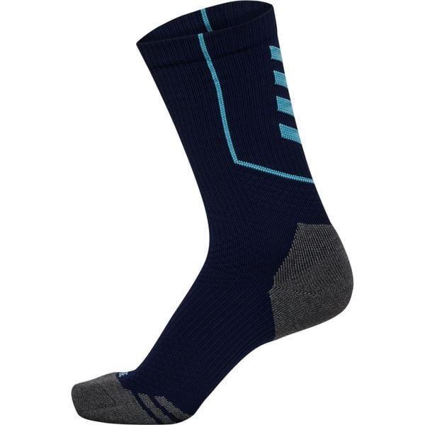 Skarpetki treningowe krótkie Hummel Pro. Niebieskie skarpety Hummel, bez wzorów. Za 80.50 zł.