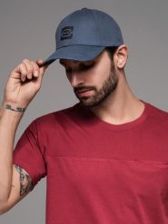 Męska czapka bejsbolówka z logo – granatowa V1 OM-ACCS-0100 - uniwersalny. Niebieskie czapki z daszkiem Ombre Clothing, bez wzorów, z bawełny. Za 59.99 zł.