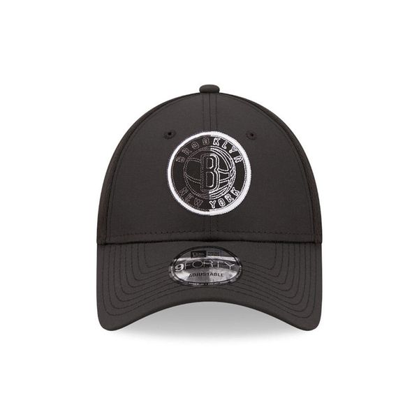 Czapka z daszkiem New Era 9Forty Mesh. Czarne czapki z daszkiem New Era, bez wzorów, z meshu. Za 199.00 zł.