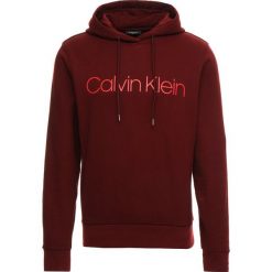 Calvin Klein KAMS HOODY Bluza z kapturem red. Bluzy marki CALVIN KLEIN. Za 449.00 zł.