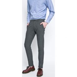 Selected - Spodnie. Szare spodnie materiałowe Selected, na co dzień, bez wzorów, z bawełny, casualowe. W wyprzedaży za 119.90 zł.