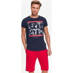 T-SHIRT MĘSKI Z NADRUKIEM. Bluzki z długim rękawem TOP SECRET. W wyprzedaży za 19.99 zł.
