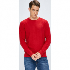 Tommy Hilfiger - Sweter. Czerwone swetry nierozpinane marki Tommy Hilfiger, z bawełny, z okrągłym kołnierzem, z krótkim rękawem. Za 399.90 zł.