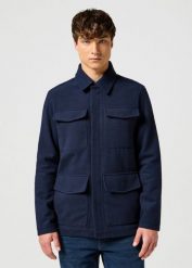 WRANGLER MĘSKA KURTKA TRANSITIONAL JACKET DARK NAVY 112357212 W4H6018200. Niebieskie kurtki Wrangler, m, bez wzorów, bez kaptura. Za 499.99 zł.
