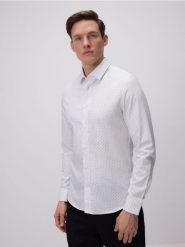 Koszula slim fit w drobny wzór - biały. Białe koszule Reserved, l, bez wzorów, z bawełny, bez kołnierzyka, bez ramiączek. Za 119.99 zł.