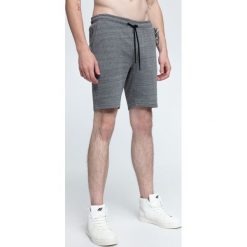Spodenki dresowe męskie SKMD301 - ciemny szary melanż. Krótkie spodenki sportowe marki 4F. W wyprzedaży za 49.99 zł.