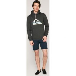 Quiksilver - Bluza. Czarne bluzy marki Quiksilver, z nadrukiem, z bawełny. W wyprzedaży za 179.90 zł.