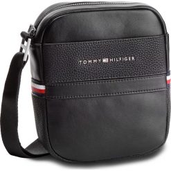 Saszetka TOMMY HILFIGER - Th Business Mini Reporter AM0AM04258 002. Czarne saszetki i nerki Tommy Hilfiger, bez wzorów, ze skóry ekologicznej, bez dodatków. W wyprzedaży za 209.00 zł.