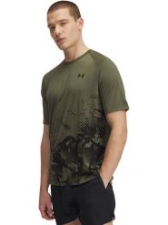 Under Armour Koszulka sportowa w kolorze oliwkowo-czarnym rozmiar: XL. Brązowe t-shirty sportowe Under Armour, bez wzorów, bez ramiączek, outdoorowe. Za 84.01 zł.