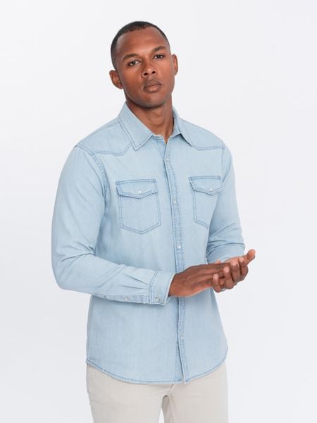 Koszula męska jeansowa na zatrzaski z kieszonkami - jasnoniebieska V1. Niebieskie koszule Ombre Clothing, m, bez wzorów, z bawełny, bez kołnierzyka, bez ramiączek. W wyprzedaży za 118.99 zł.