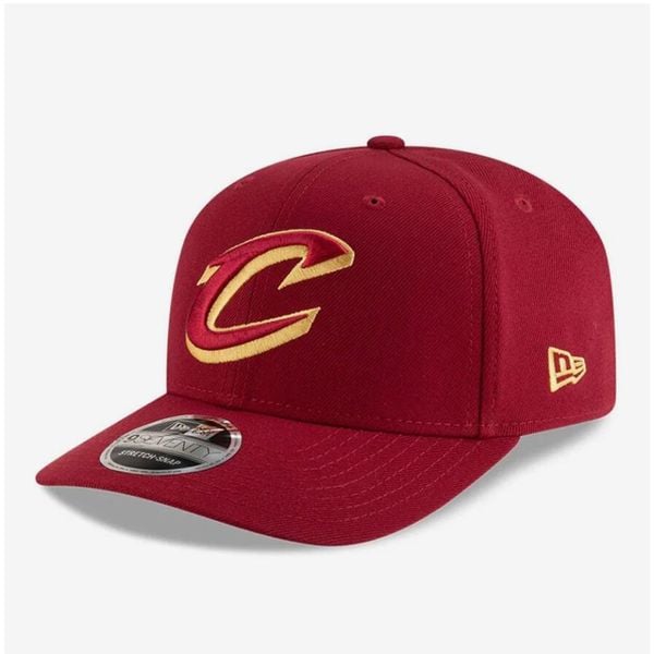 New Era/Czapka Nba 970Ss Cavs - 60755433. Czerwone czapki zimowe New Era, bez wzorów. Za 170.80 zł.