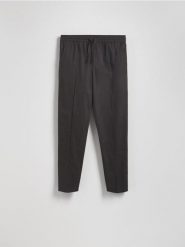 Spodnie jogger z lnem - ciemnobrązowy. Brązowe joggery i bojówki Reserved, l, bez wzorów, z bawełny. Za 219.99 zł.