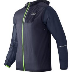 Kurtka sportowa w kolorze granatowym. Niebieskie kurtki treningowe New Balance, m, bez wzorów, bez kaptura. W wyprzedaży za 312.95 zł.