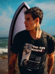 4F T-shirt regular z nadrukiem męski - czarny XXL. Czarne t-shirty 4F, m, bez wzorów, z materiału, bez kołnierzyka, bez ramiączek. Za 79.99 zł.