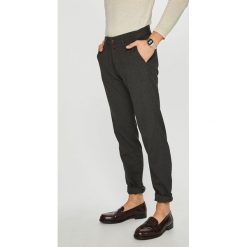 Pierre Cardin - Spodnie. Spodnie materiałowe marki Pierre Cardin. W wyprzedaży za 299.90 zł.