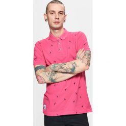 Koszulka polo z mikronadrukiem - Różowy. Koszulki polo sportowe marki Cropp. W wyprzedaży za 39.99 zł.